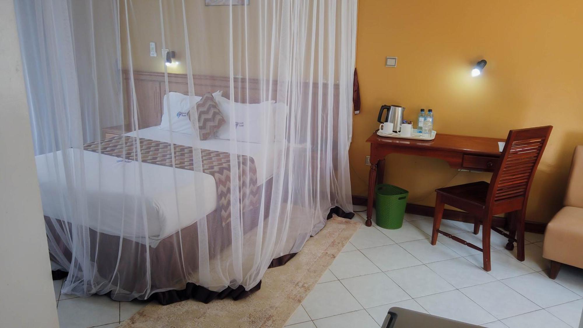 67 Airport Hotel Nairobi Mlolongo Экстерьер фото