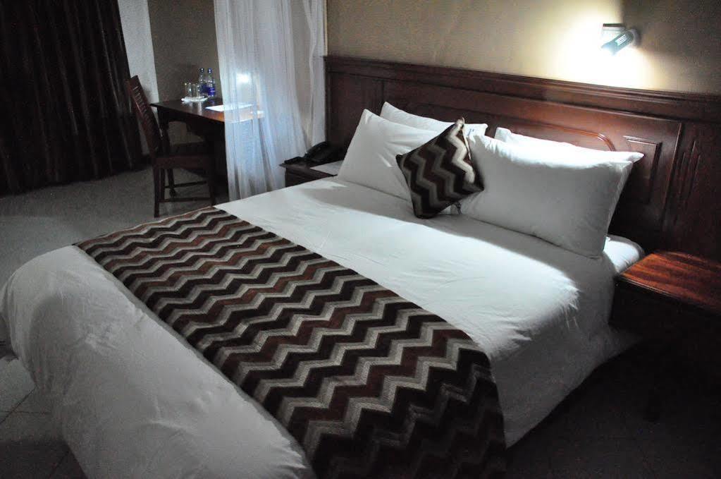 67 Airport Hotel Nairobi Mlolongo Экстерьер фото